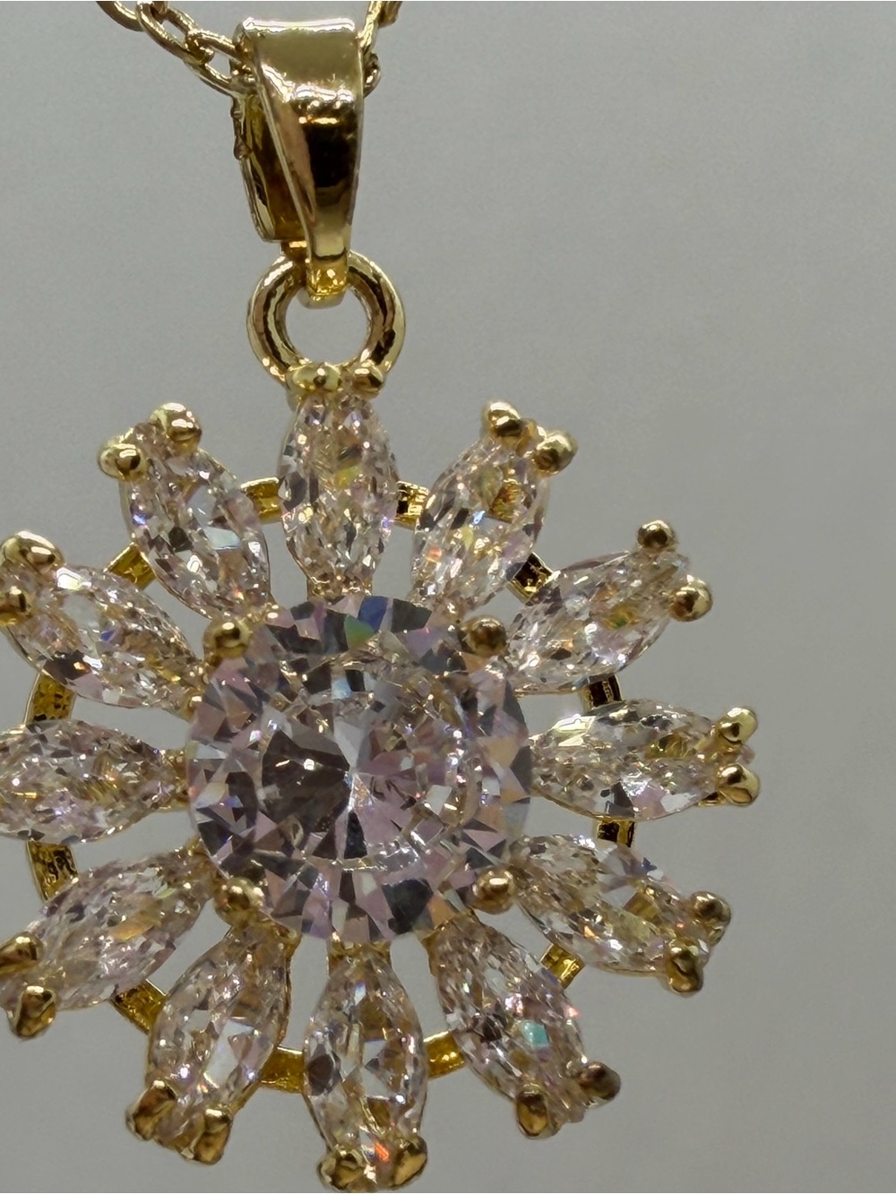 Gold-Plated Clear Crystal Flower Pendant Necklace - Elegant Women's Jewelry